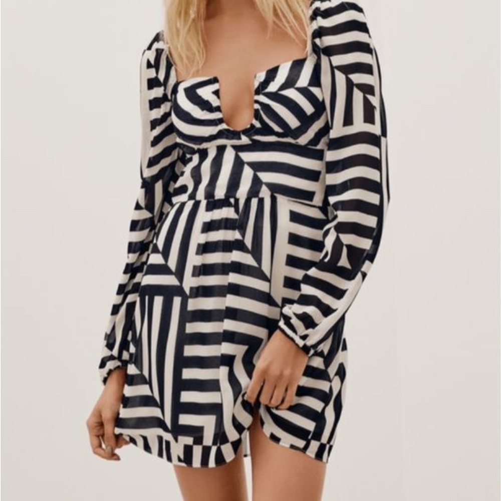 Vix Paula Hermanny - Brazilian Elegant Black and White Long Sleeve Mini Dress